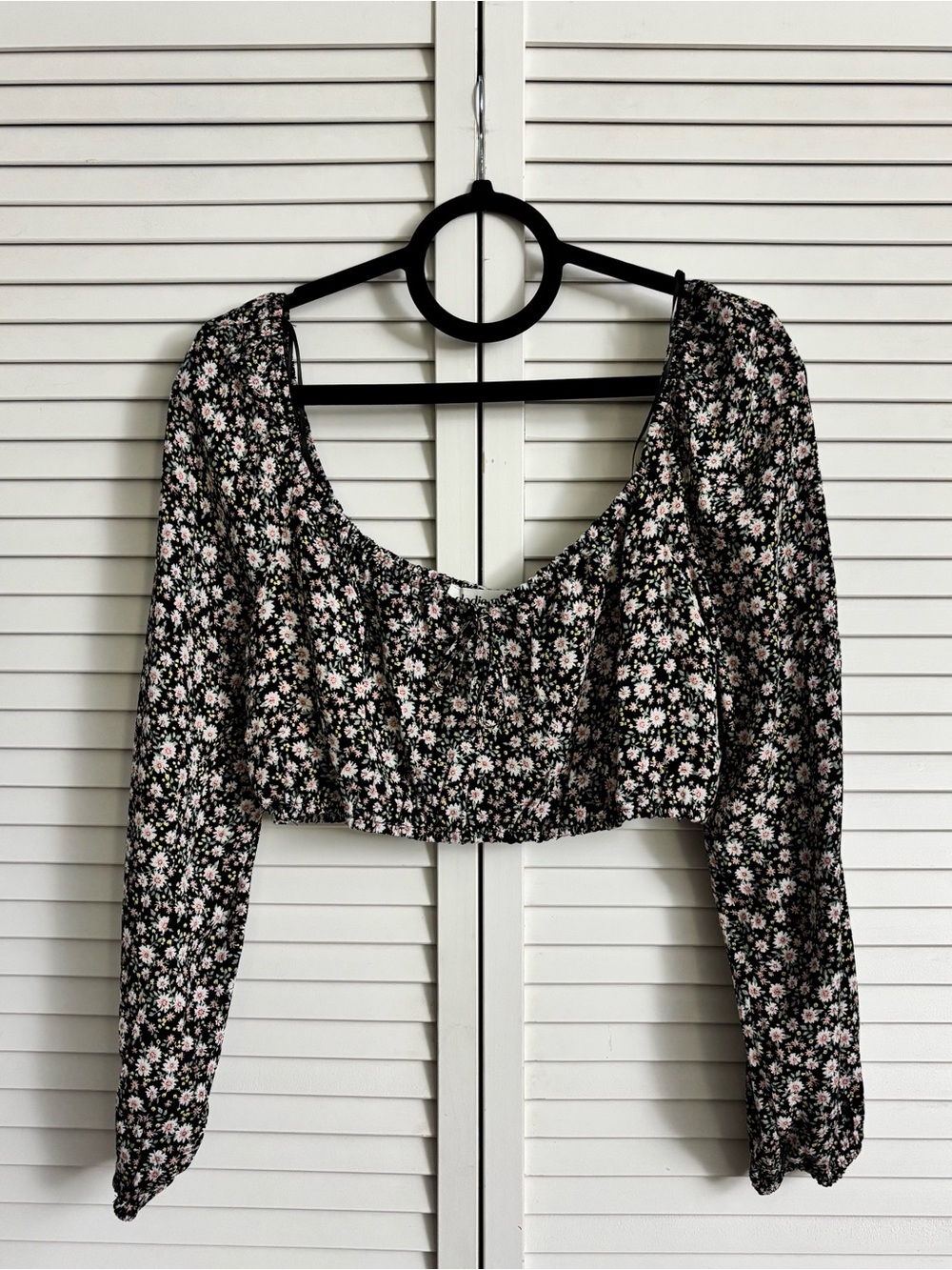 Elodie Women’s Black Floral Long Sleeve Scoop-Neck Crop Top, Size: Medium, NWT